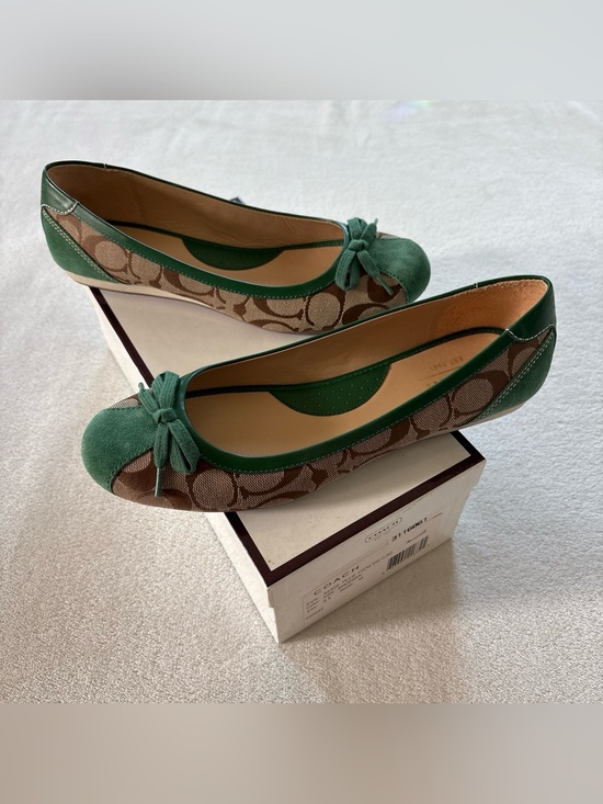 Coach Shoes - LIKE NEW/NEW Coach Tillie Green Tan Ballet Bow Flats Size 8.5